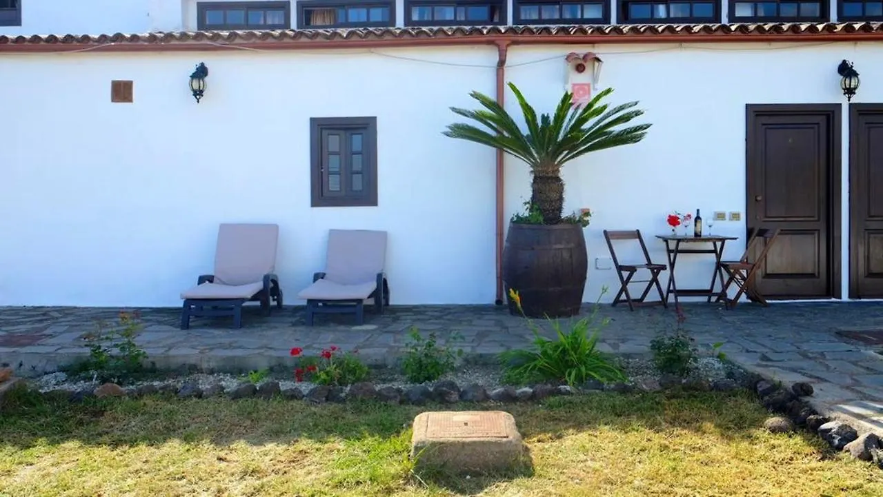 Cosy Santa Cruz Terrace Apartment with BBQ Los Silos